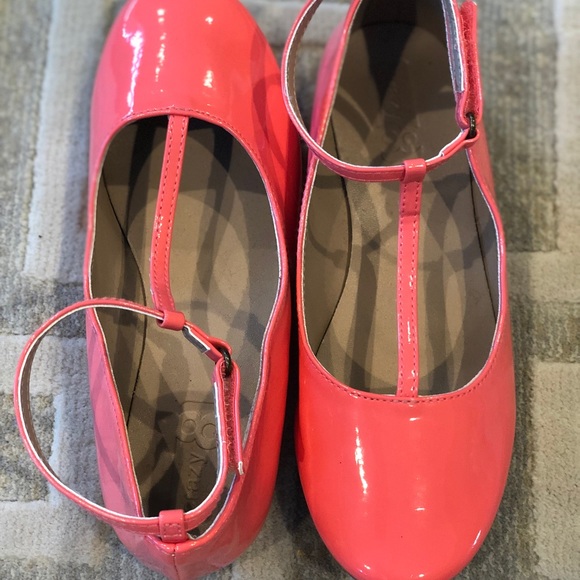 Crazy 8 Sandals - Picture 3 of 4